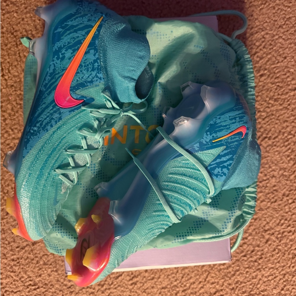 LIMITED EDITION BRAND NEW nike phantom luna II (2) elite